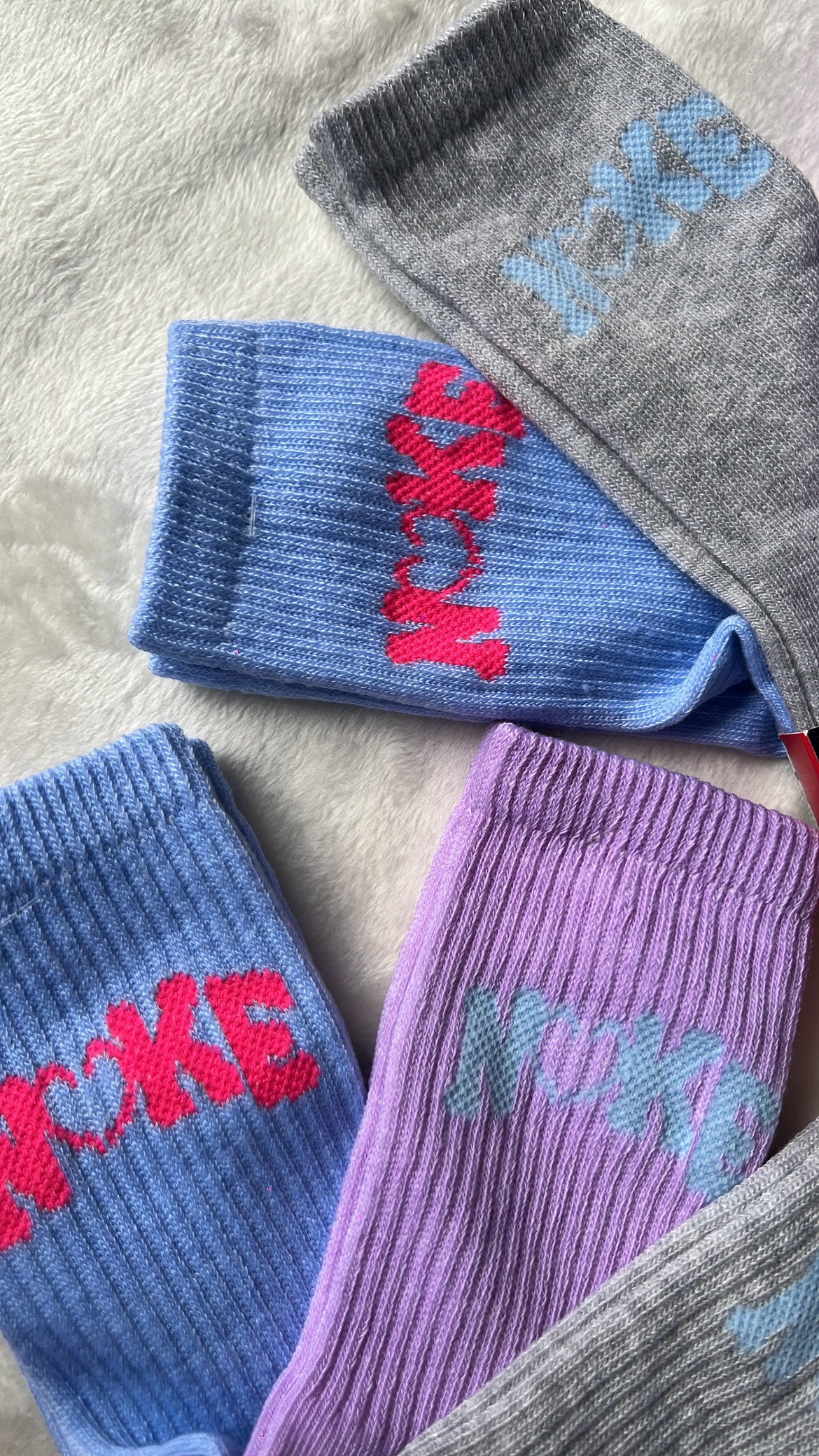 3 pares de calcetines Nike letras neón