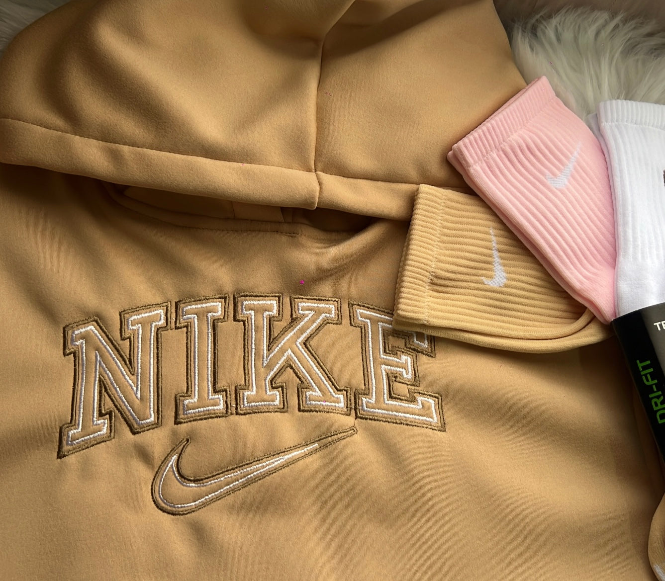 Sudadera Bordada Beige con capucha