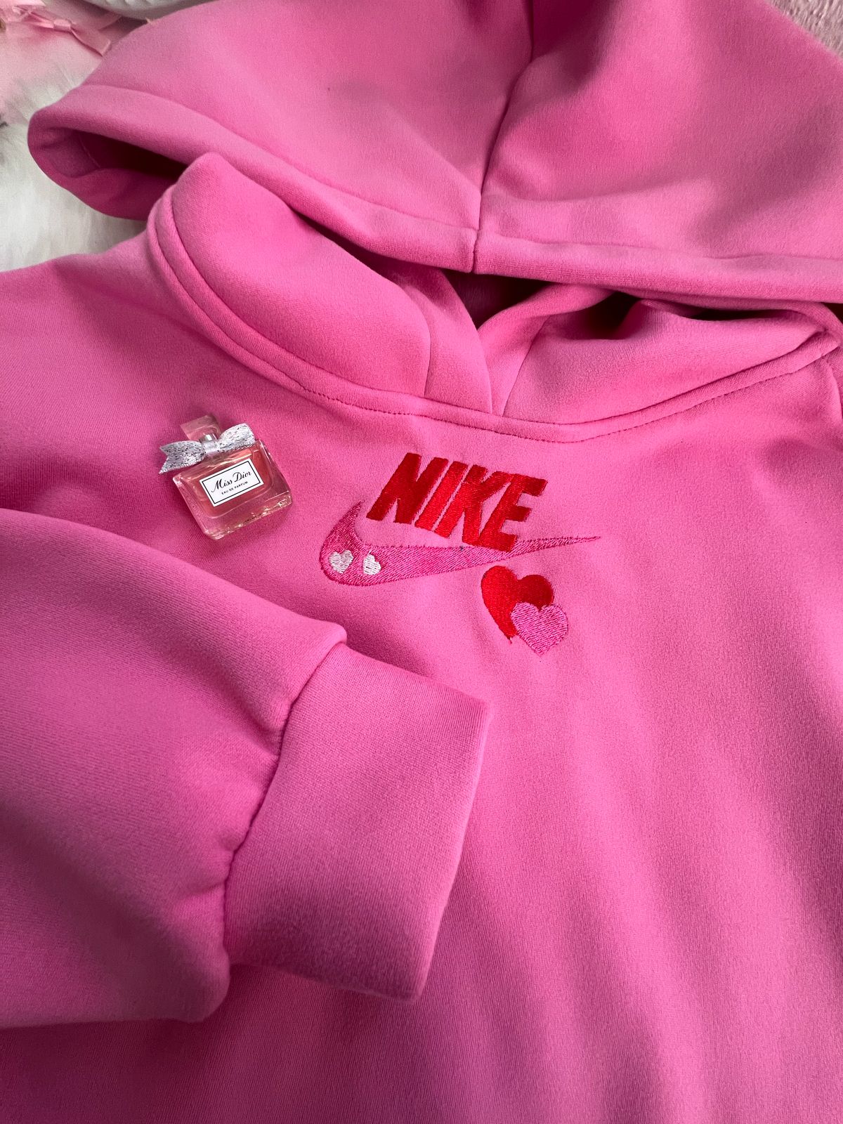 Hoddie nike corazon rosa