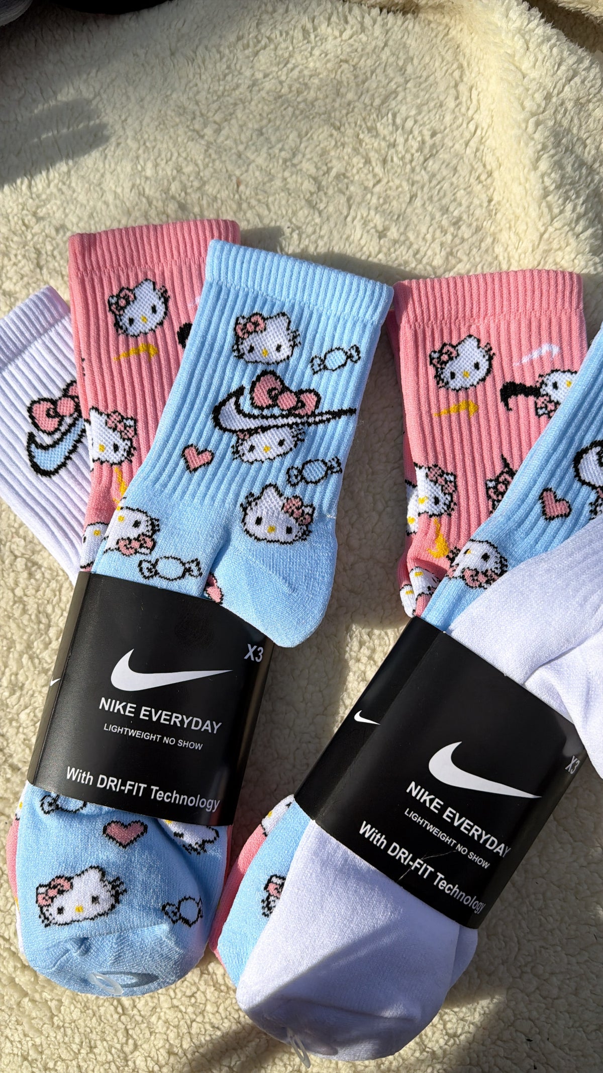 3 pares de calcetines Kitty 🌈