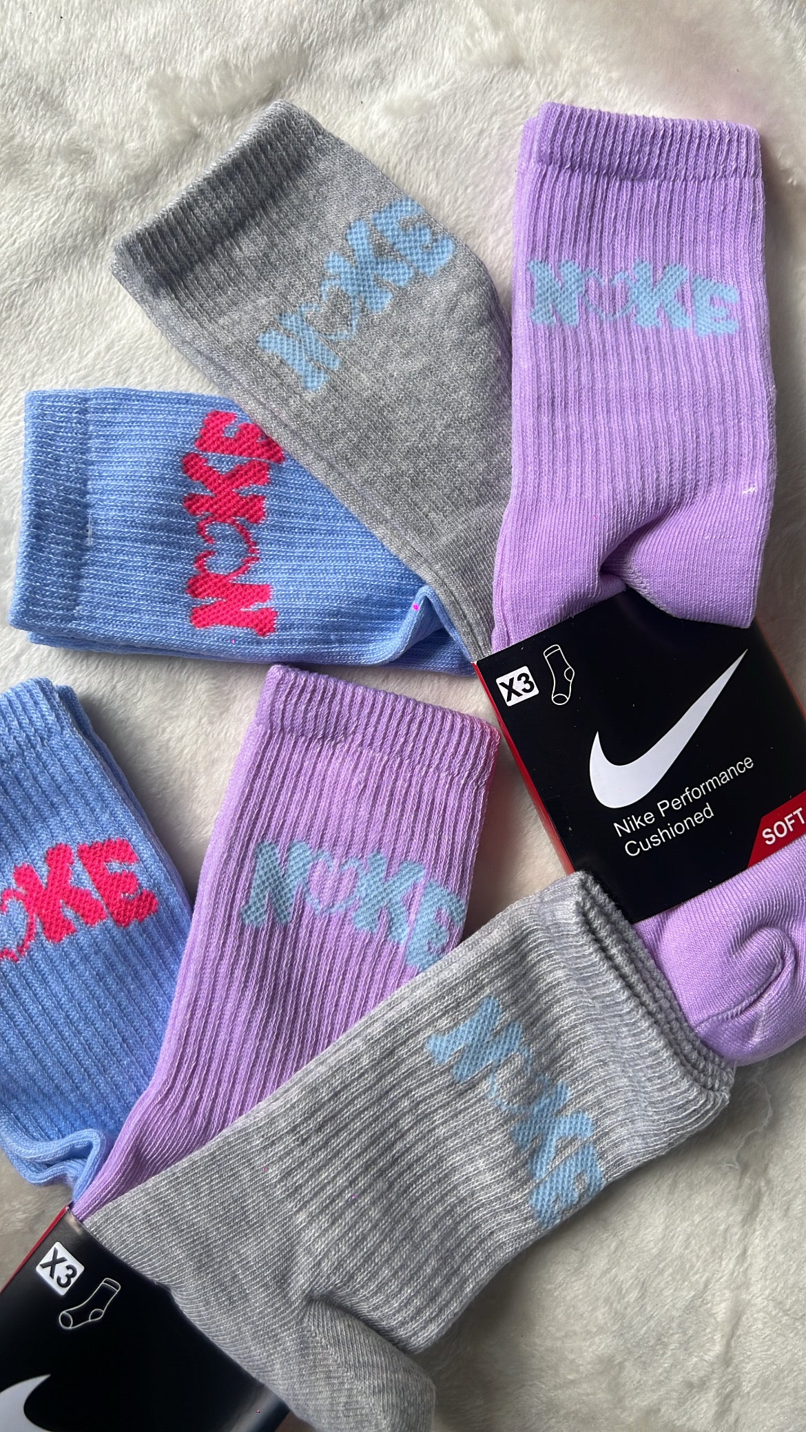 3 pares de calcetines Nike letras neón