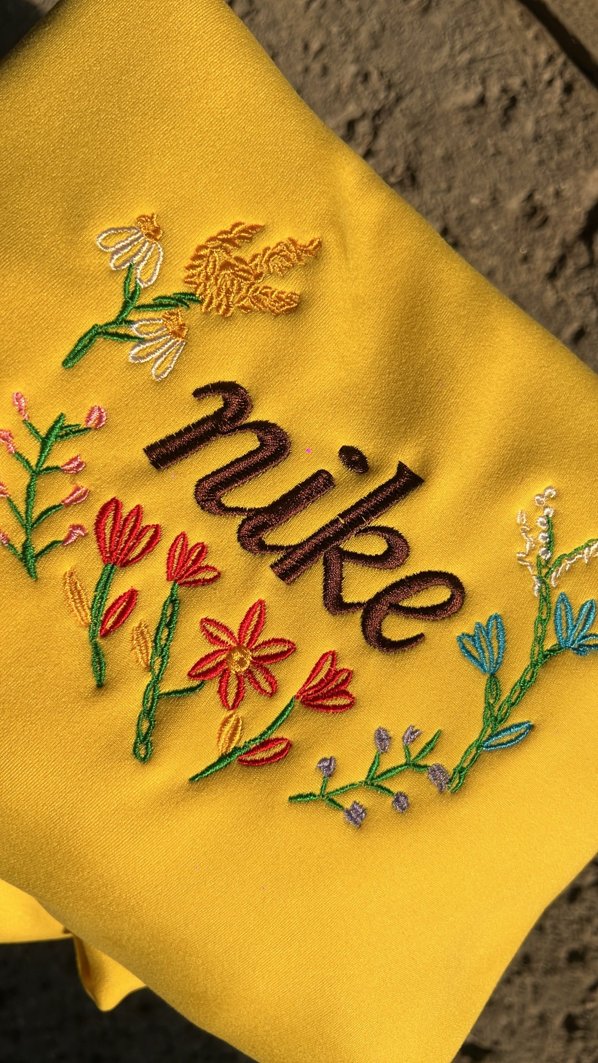 Sudadera Nike Flowers Amarilla 💛