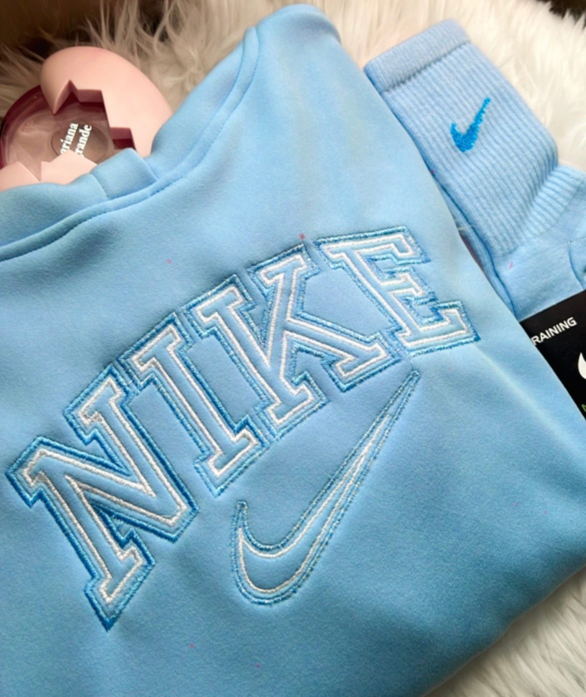 Sudadera Bordada Azul con capucha