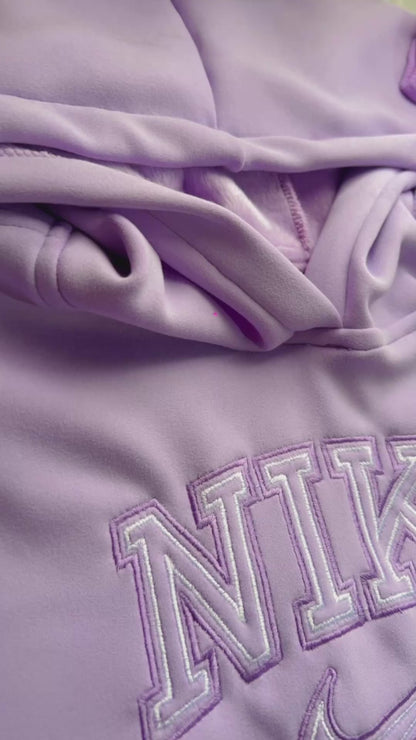 Sudadera Bordada Lila con capucha